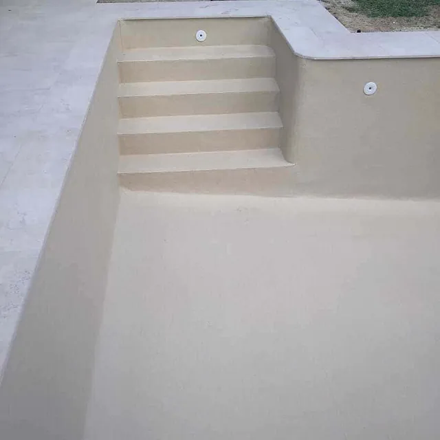 piscina nueva vacía