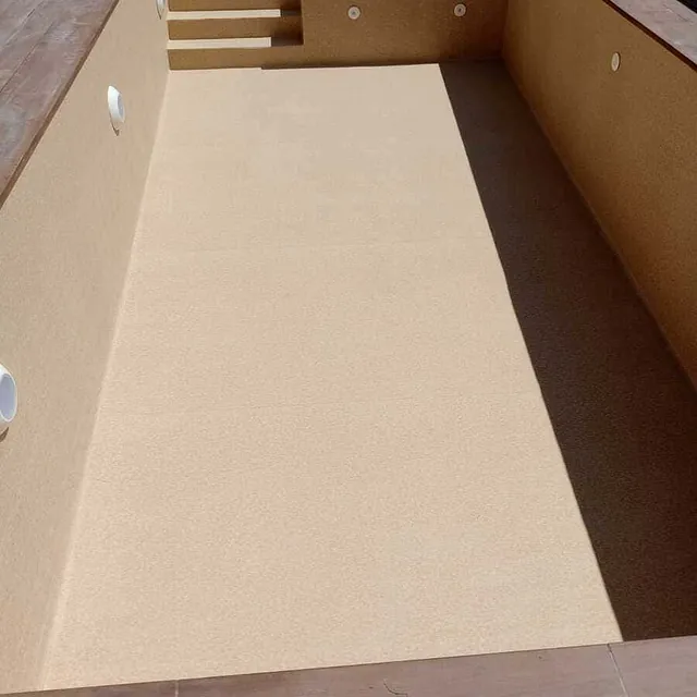 piscina nueva vacía
